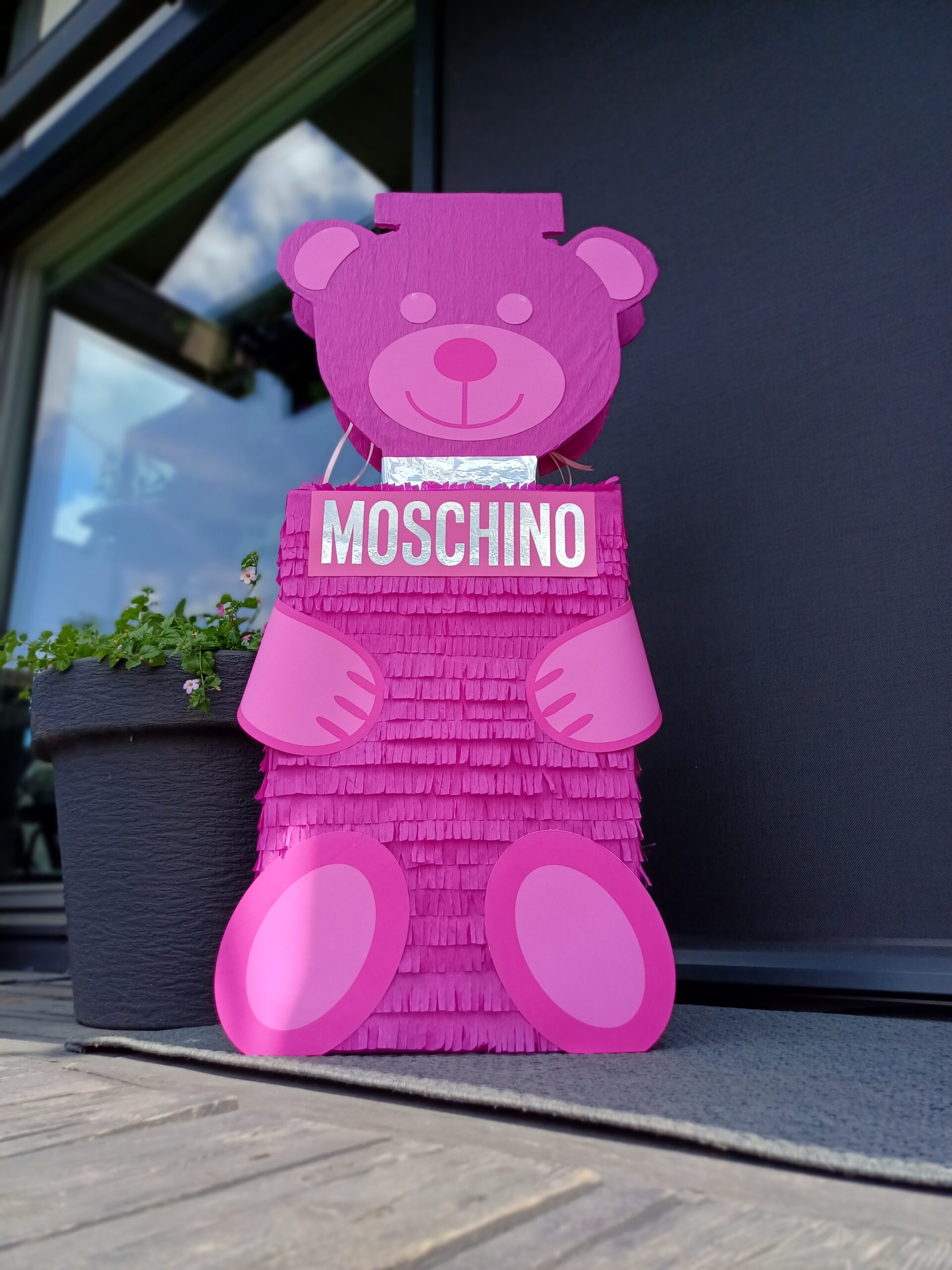 "Moschino" pinjata - Image 2
