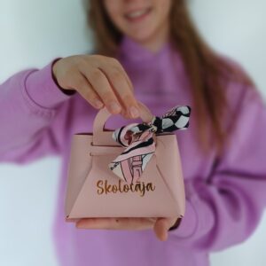 Skolotājas skaistuma soma