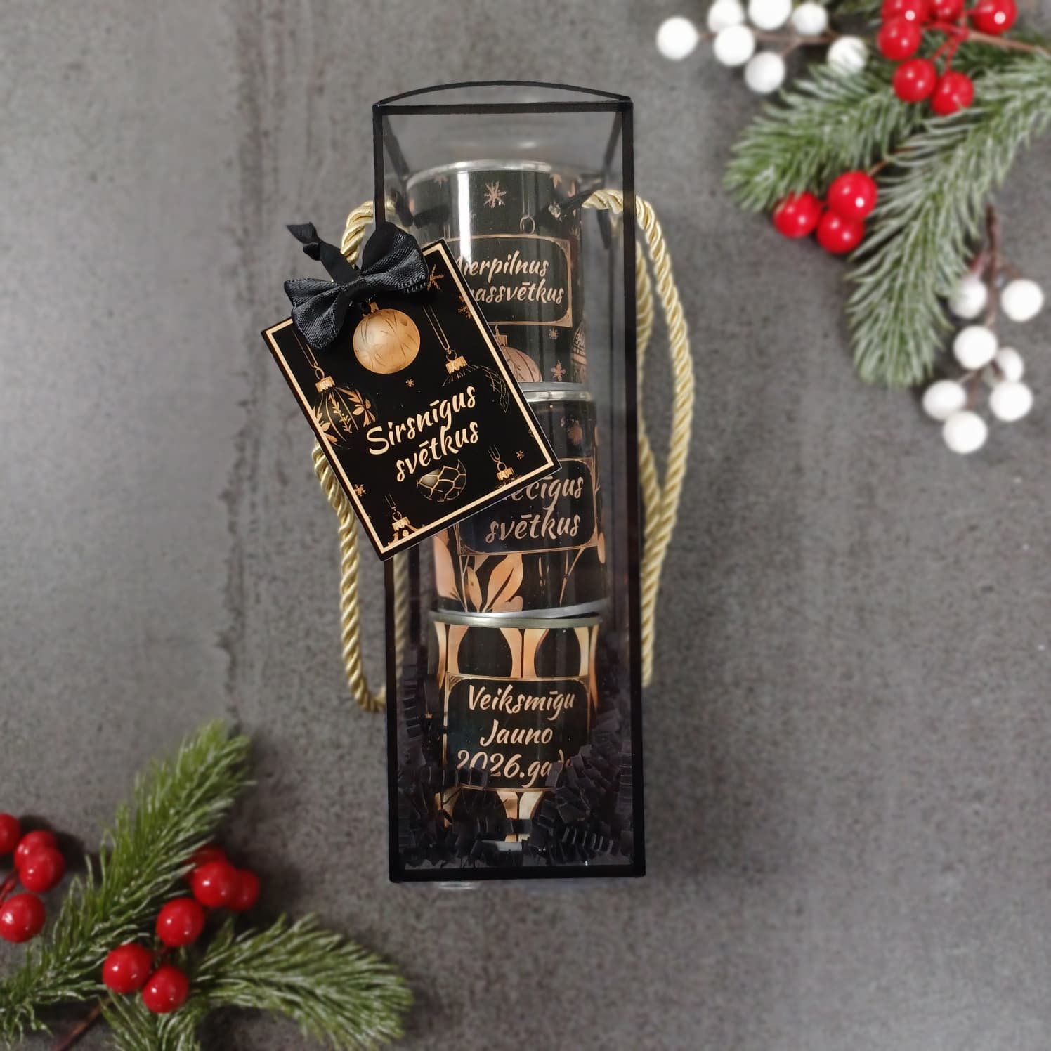 Ziemassvētku bundžiņas ar melno dekoru