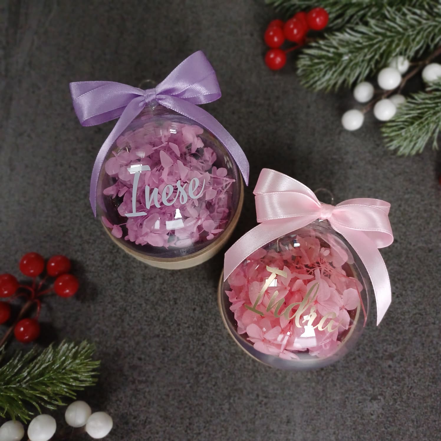 Personazliēta eglīšu bumba ar hortenziju 2026 - Image 9