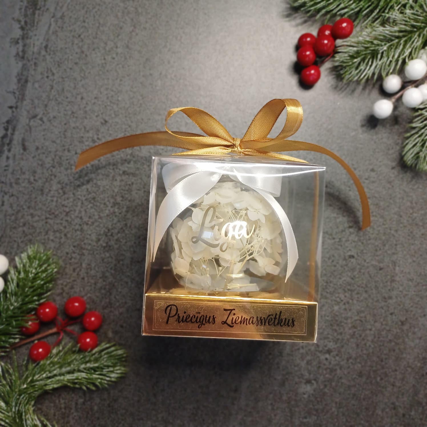 Personazliēta eglīšu bumba ar hortenziju 2026 - Image 11